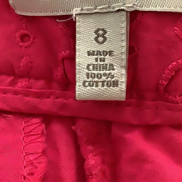 Madison hot pink shorts 100% cotton size 8 holes designs 2 front pockets.🌺🌺 - Picture 11 of 11